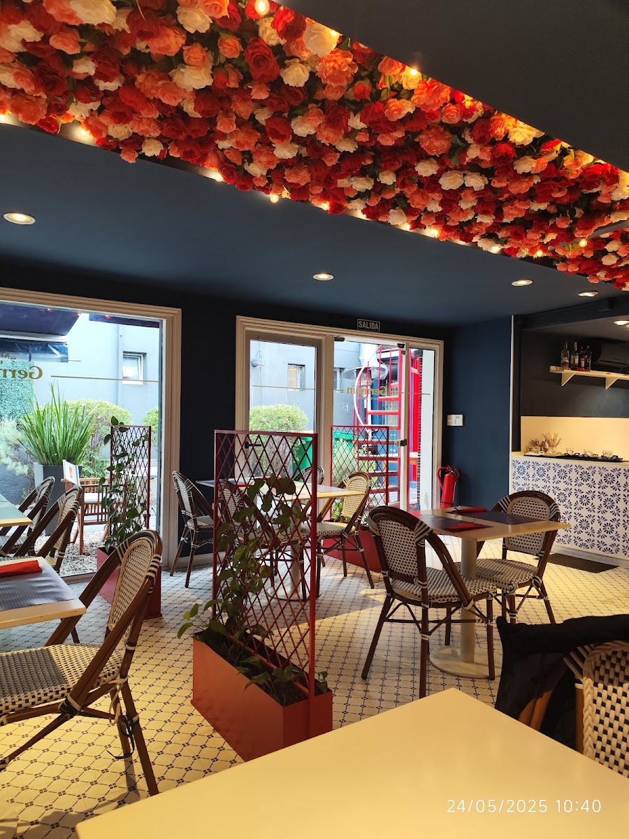 Saint Germain Cafe Parisien-4